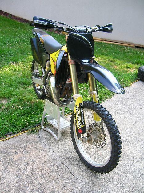 2001 SUZUKI RM 125 MOTORCYCLE  - $1700.00