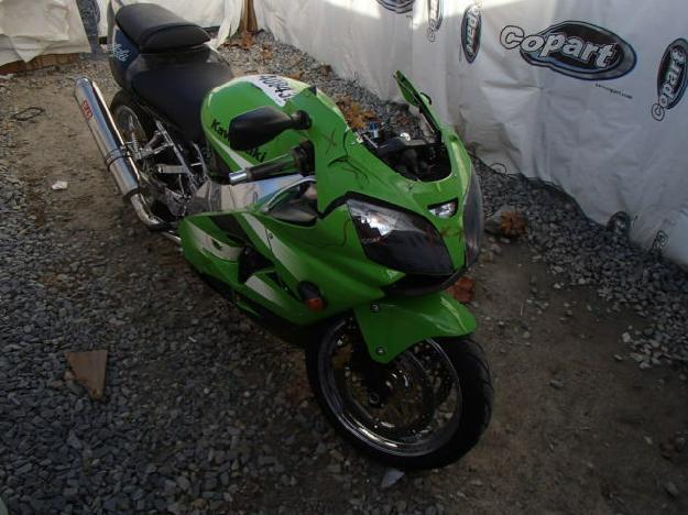 Salvage KAWASAKI MOTORCYCLE .9L  4 2002   - Ref#29840843