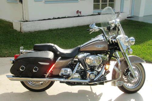 2005 harley road king classic, very low miles, rare color, many accessories