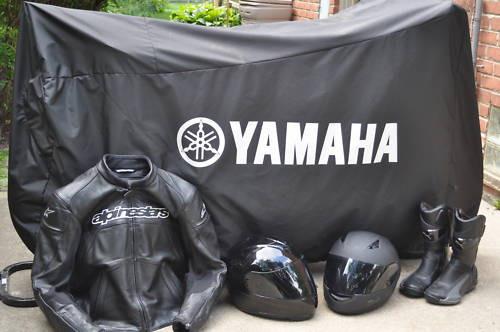 2007 yamaha yzf r1 lots of extra's very custom looking bike!