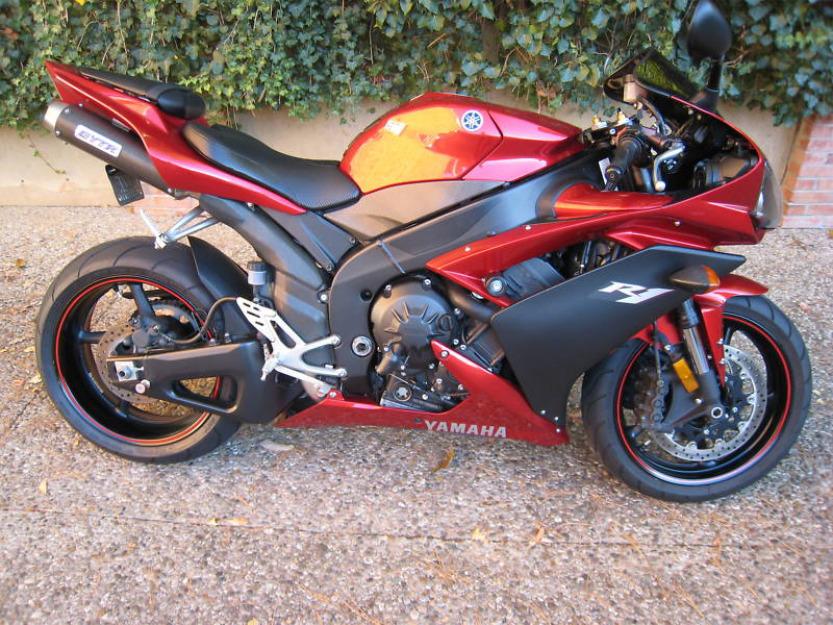 2007 YZF-R1 Candy Red, Low Miles & Like New