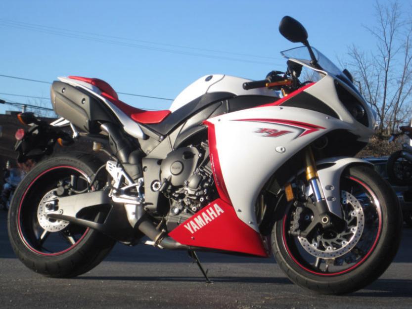 2009 Yamaha YZF-R1 at $2900