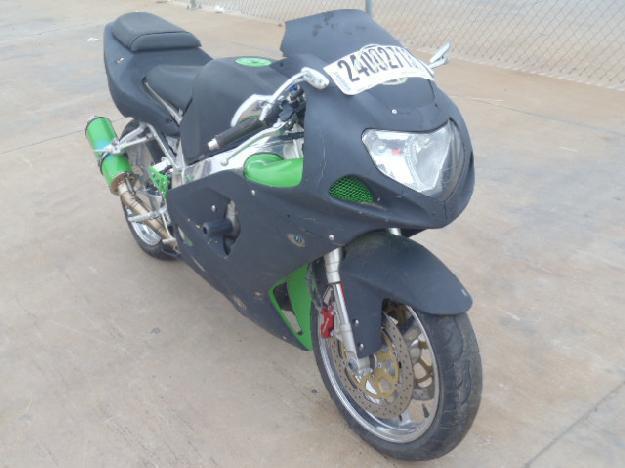 Salvage SUZUKI MOTORCYCLE .7L  4 2001   - Ref#24002713