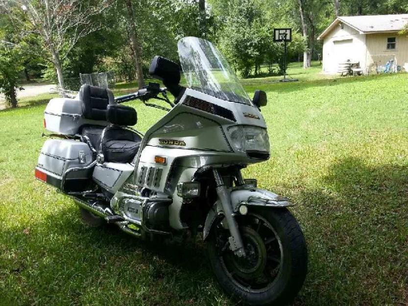 1984 Goldwing...Excellent condition!!!