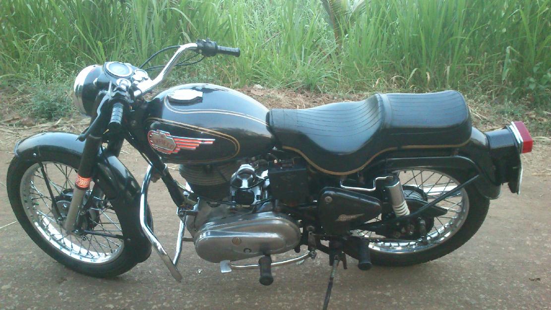 Old model royal enfield.bullet,1981 in kolhapur. maharashtra