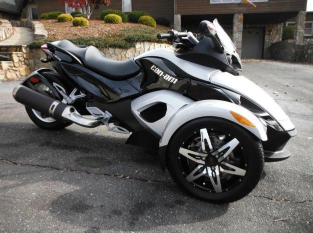 2009 Can-Am Spyder 2,700 miles