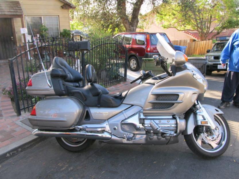 2003 honda 1800 gold wing low miles 34000 beautiful condition