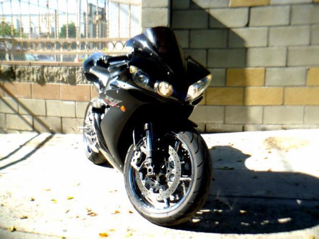 2004 Yamaha R1 -- Polished & Chrome