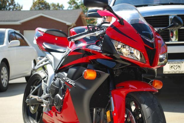 Honda cbr 600 rr flawless with not a single scratch or blemish