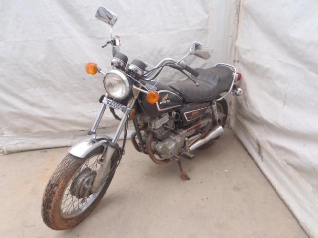 Salvage HONDA MOTORCYCLE .3L  2 1983   - Ref#31584213