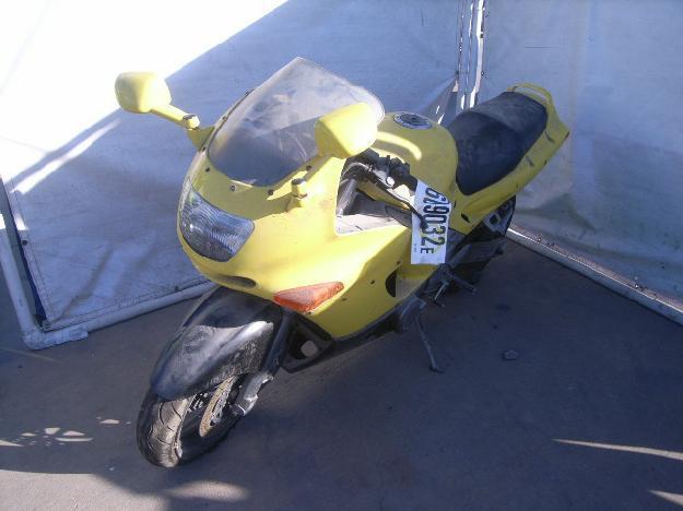 Salvage KAWASAKI MOTORCYCLE .6L  4 1995   - Ref#11710343