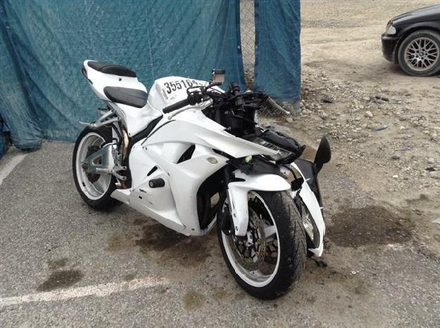 Salvage HONDA MOTORCYCLE .6L  4 2011   - Ref#35516493