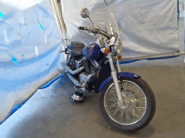 Salvage HONDA MOTORCYCLE .7L  2 2005   - Ref#13352354