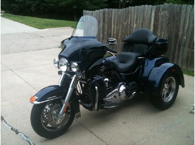 2012 Harley Davidson FLHTCUTG Triglide Ultra Classic in St Joseph, MO