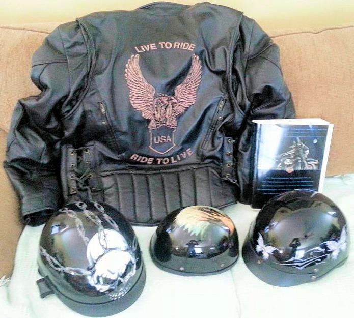 2001 Harley Davidson Road King Classic w/ chrome, 3 helmets, extra large leather jacket