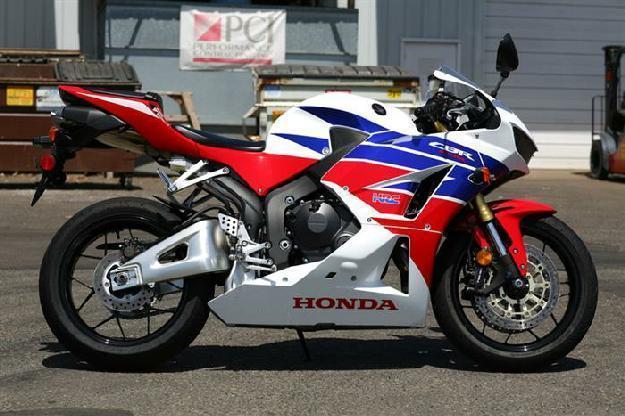 2014 Honda CBR 600RR White/Blue/Red - MotoSport